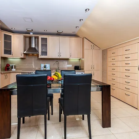 Apartment Calas *