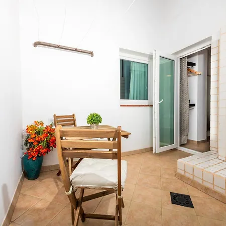 Calas *